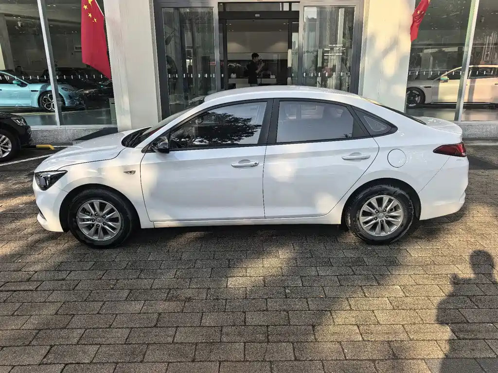 Hyundai Elantra — фото 4