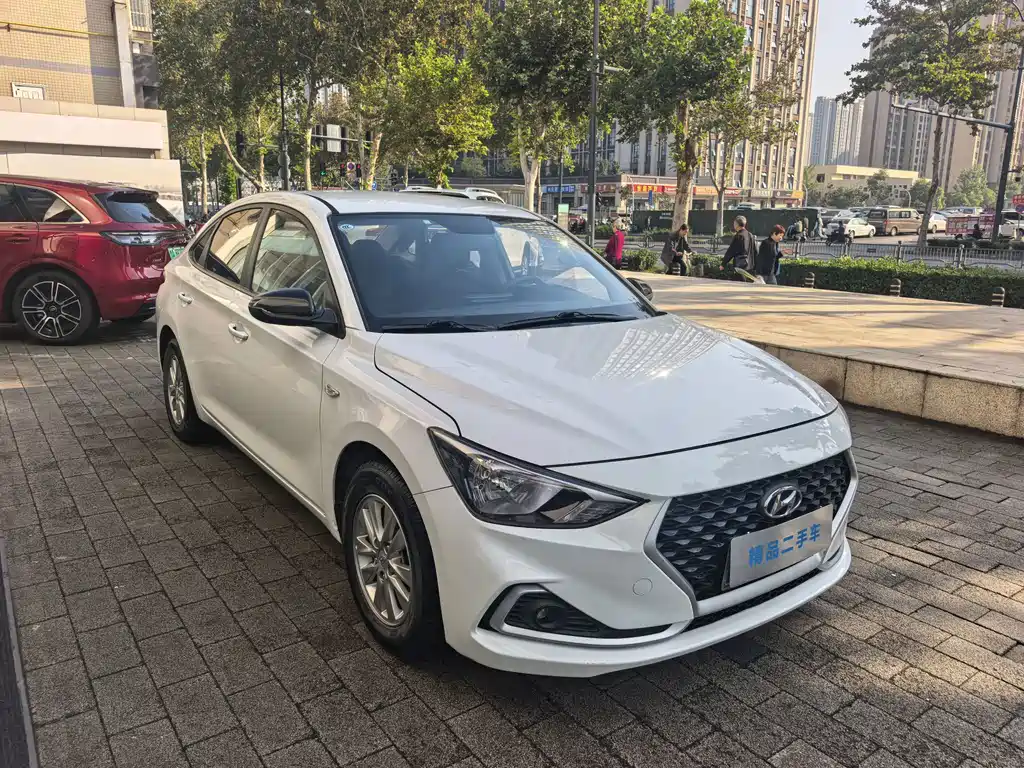 Hyundai Elantra — фото 7