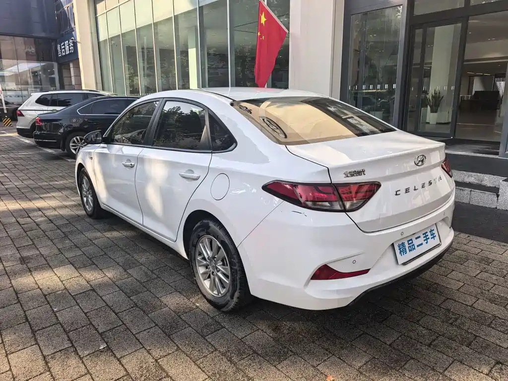 Hyundai Elantra — фото 9
