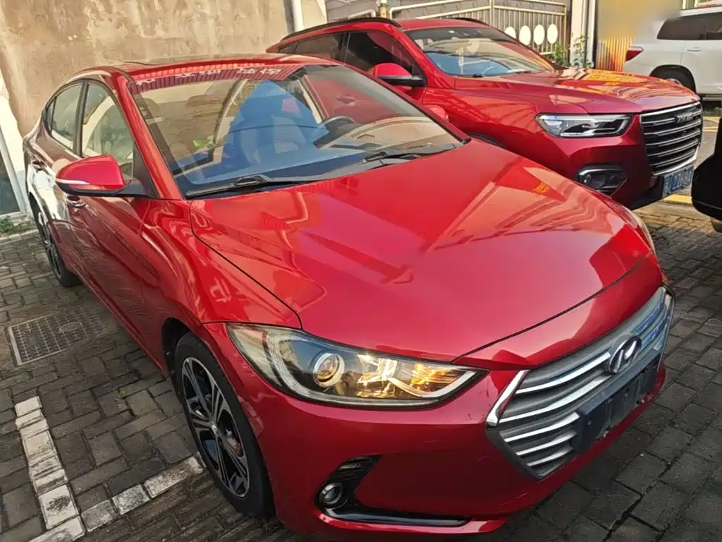 Hyundai Elantra — фото 3