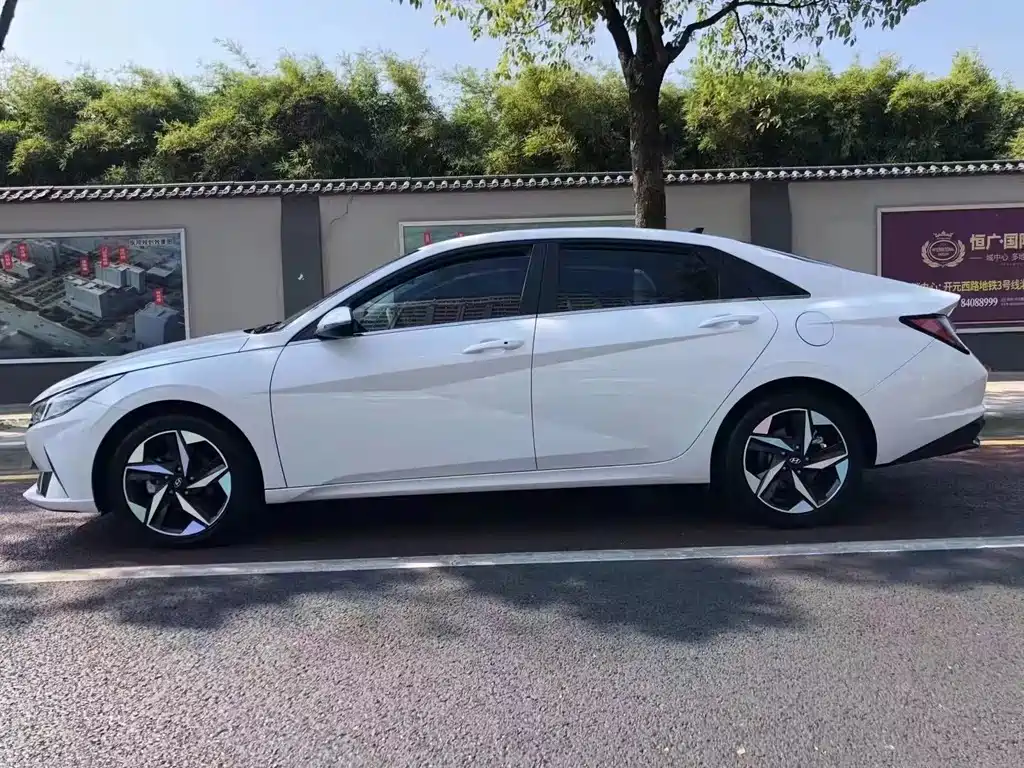 Hyundai Elantra — фото 3