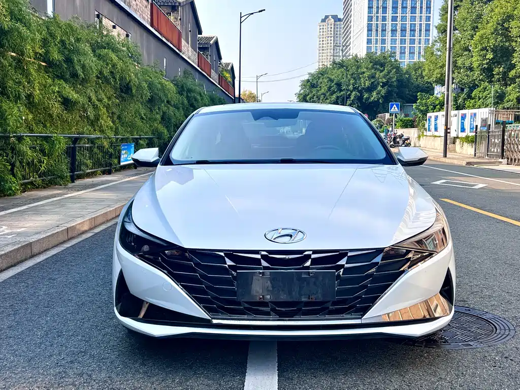 Hyundai Elantra — фото 3