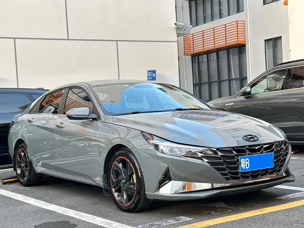 Hyundai Elantra — фото 3