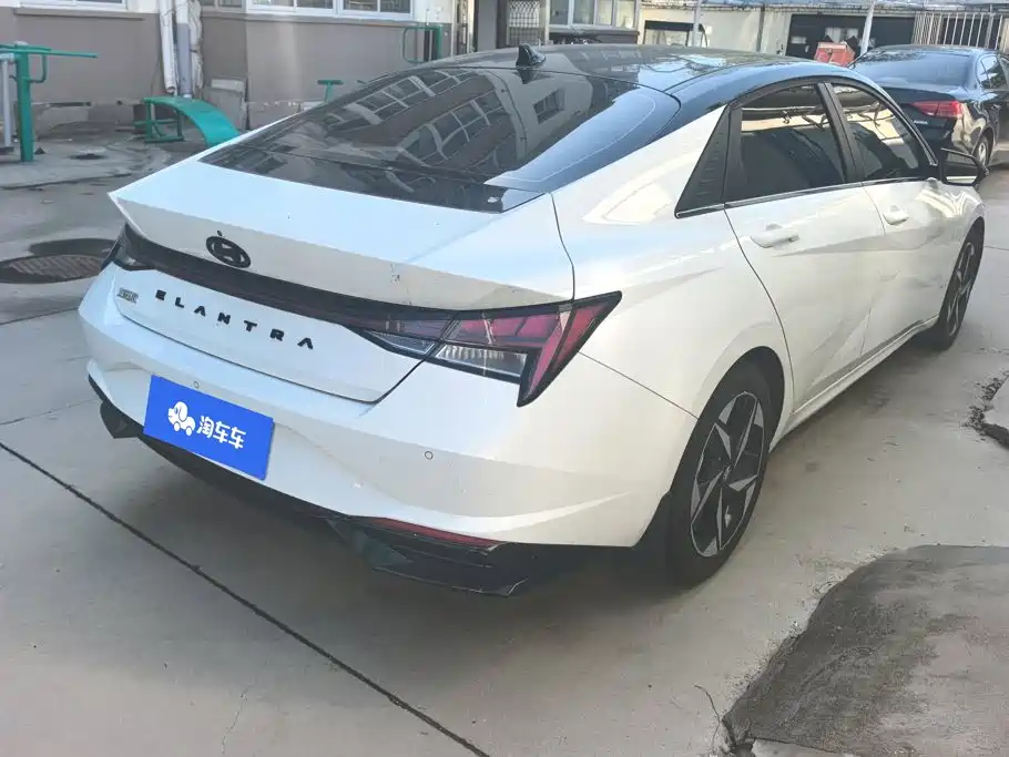 Hyundai Elantra — фото 3