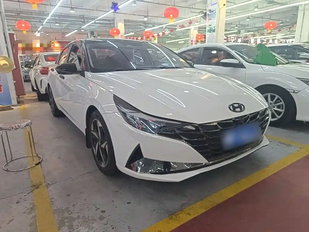 Hyundai Elantra — фото 3