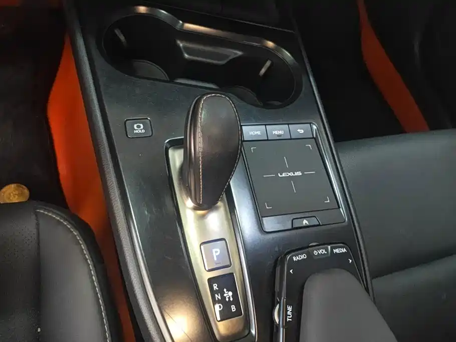 Lexus UX New Energy — фото 16