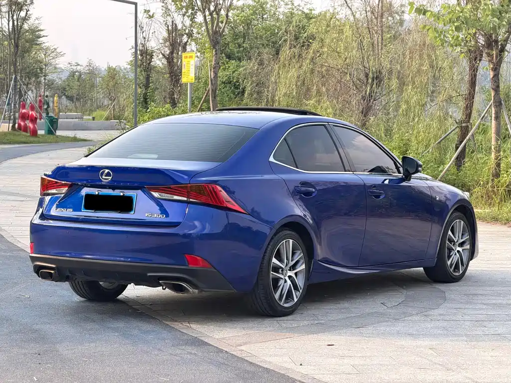 Lexus IS — фото 14