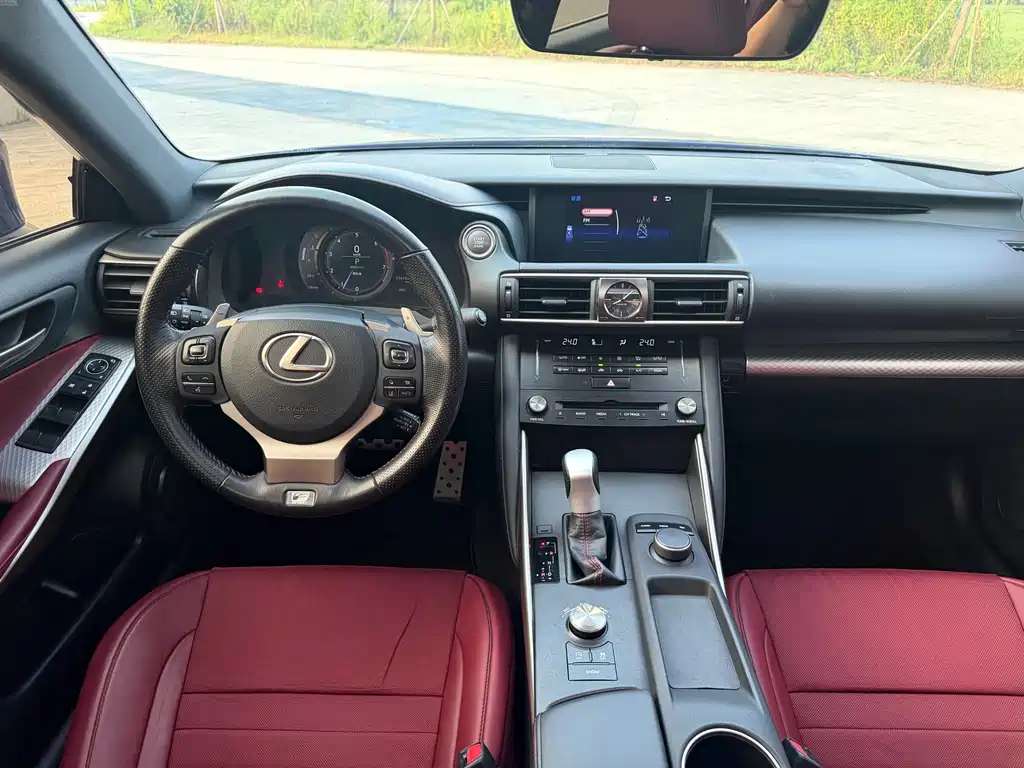 Lexus IS — фото 9