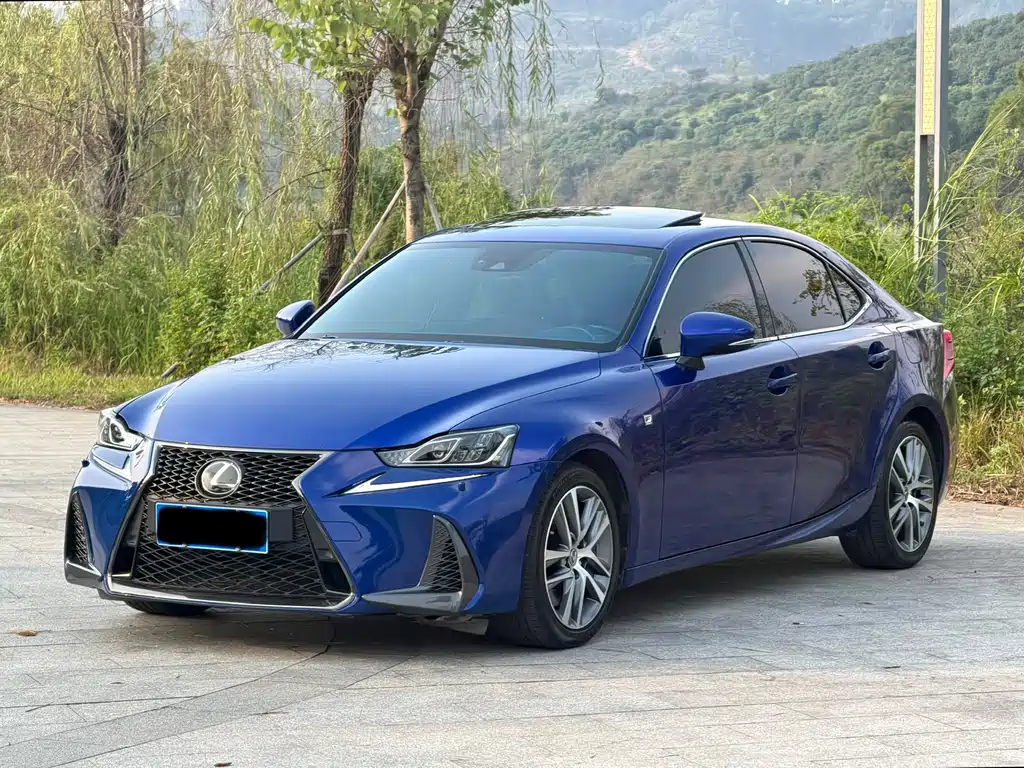Lexus IS — фото 1