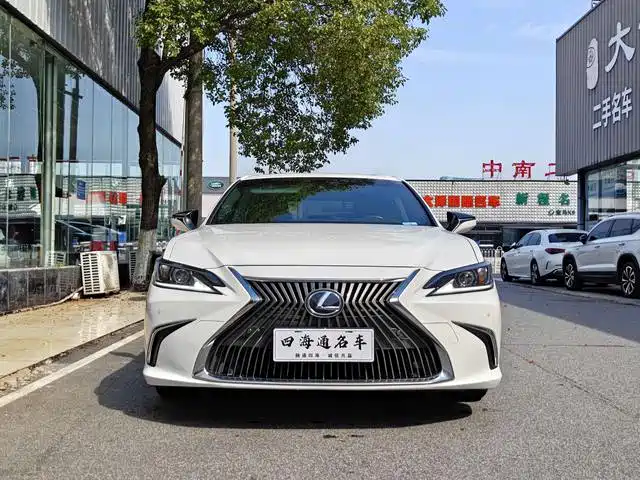 Lexus ES — фото 2