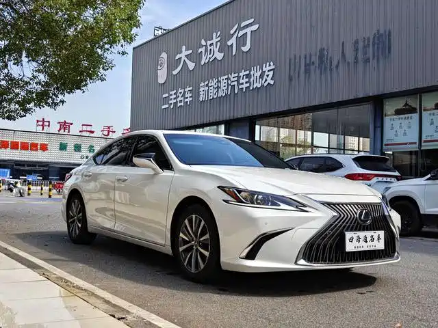 Lexus ES — фото 3