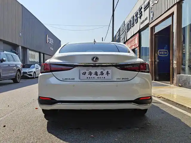 Lexus ES — фото 5