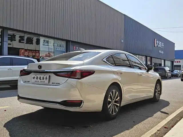 Lexus ES — фото 6