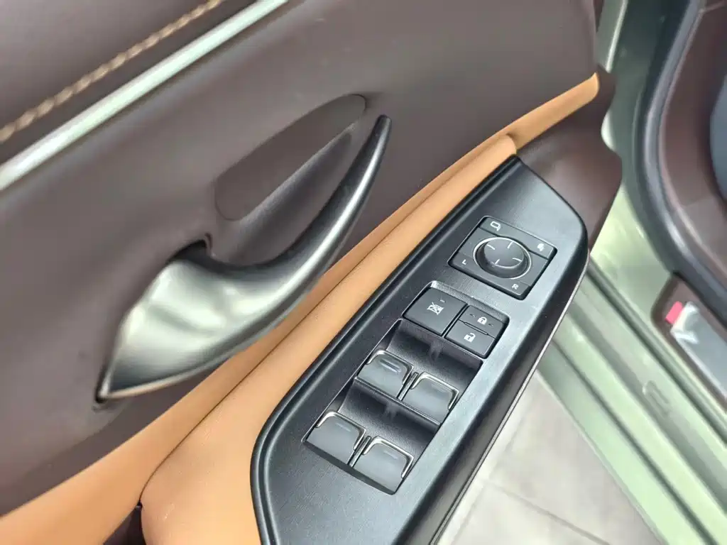 Lexus ES — фото 11