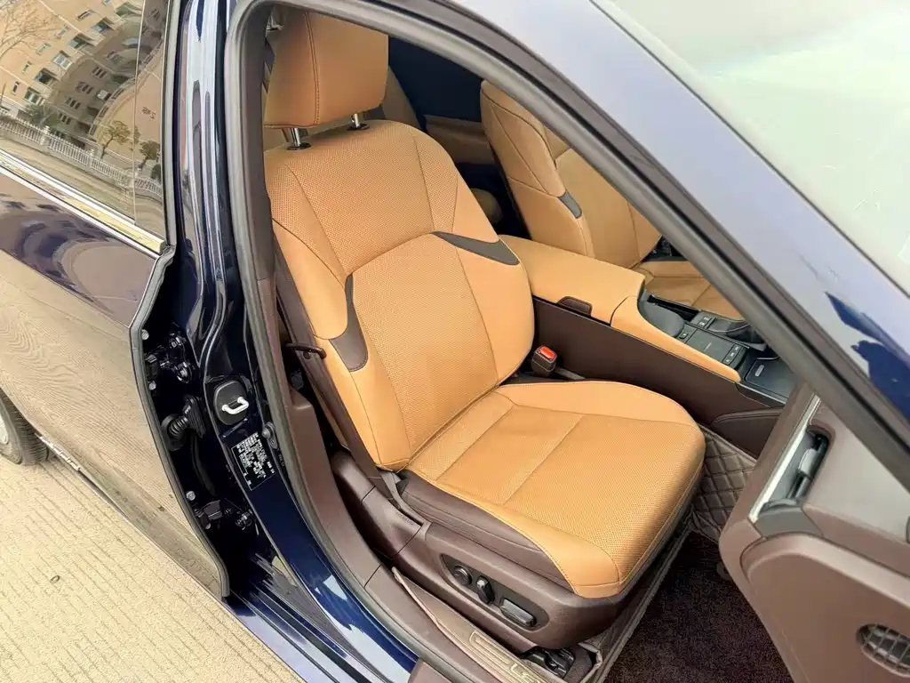 Lexus ES — фото 18