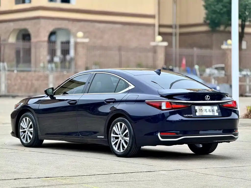 Lexus ES — фото 5