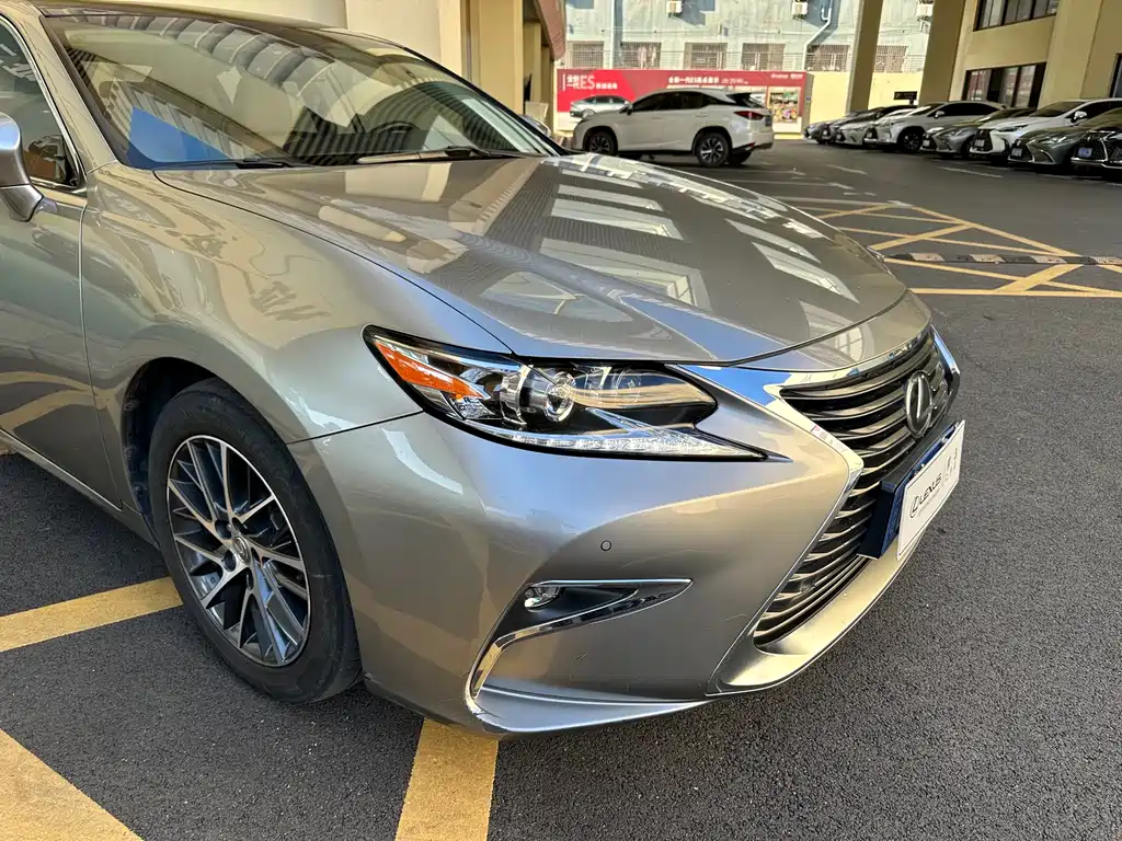 Lexus ES — фото 3