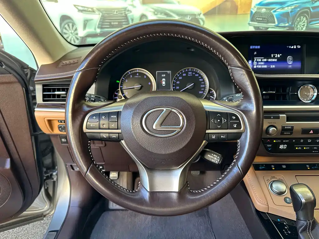 Lexus ES — фото 8