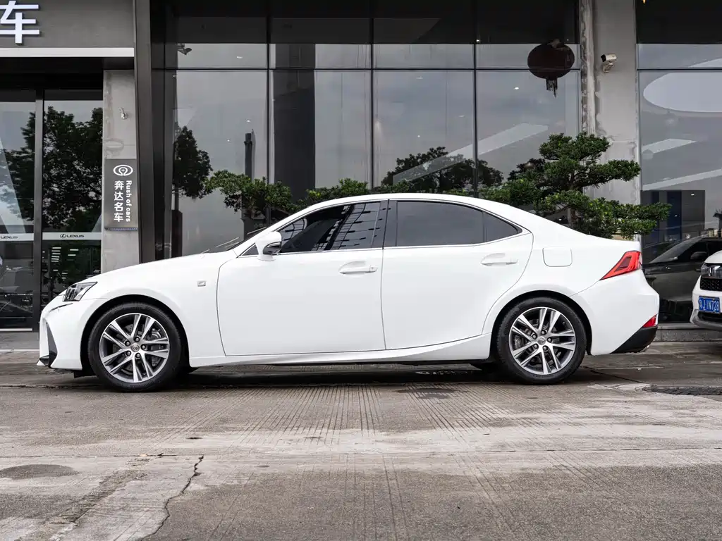 Lexus IS — фото 4