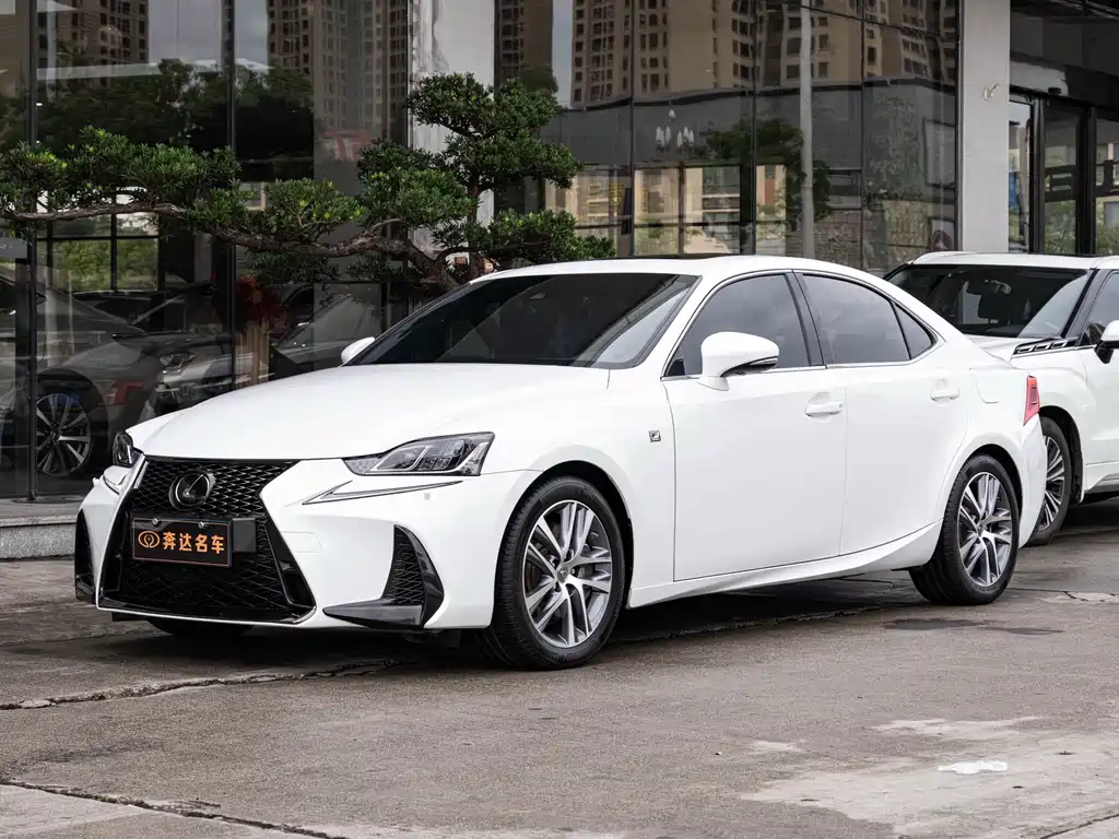 Lexus IS — фото 1