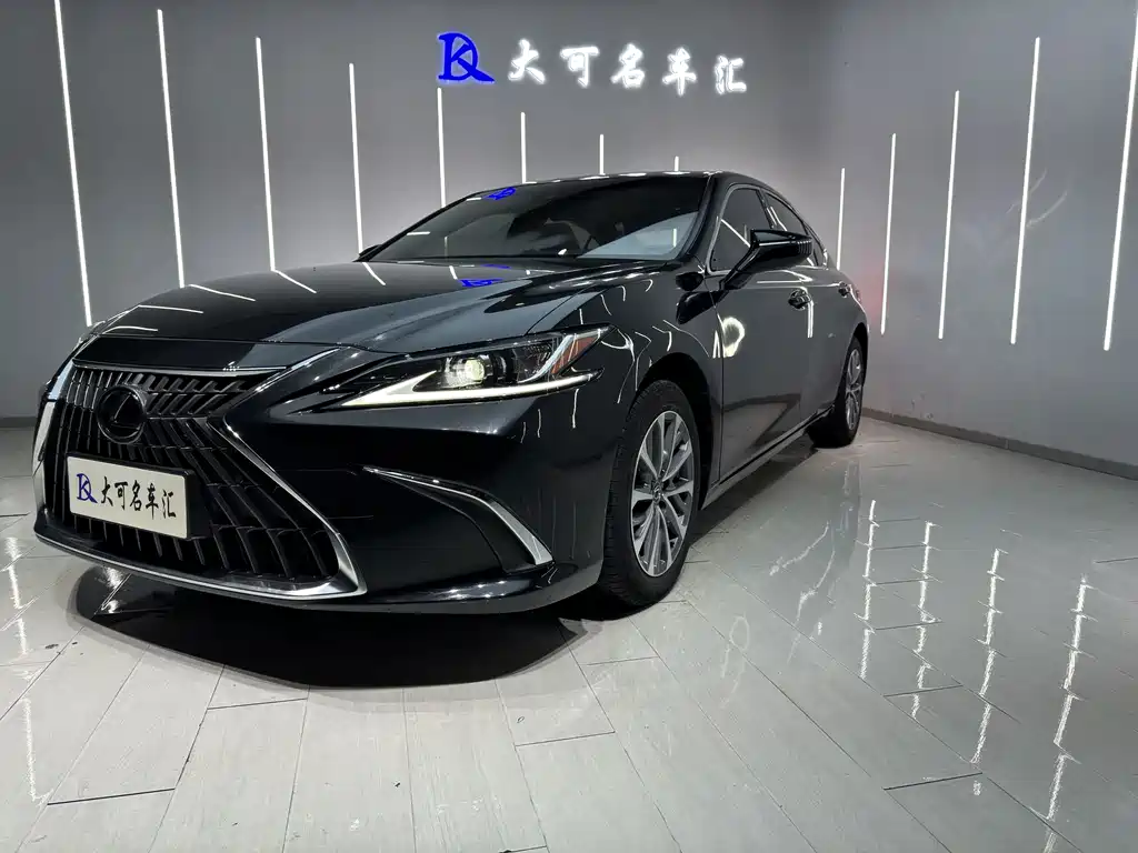 Lexus ES — фото 1