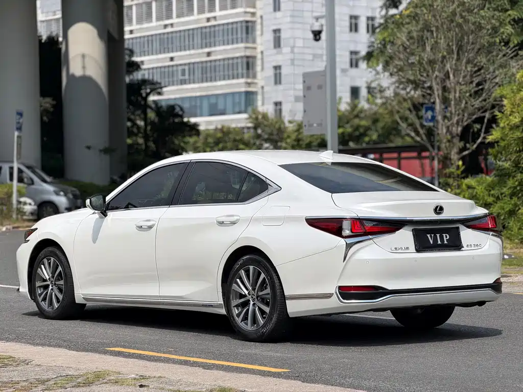 Lexus ES — фото 14