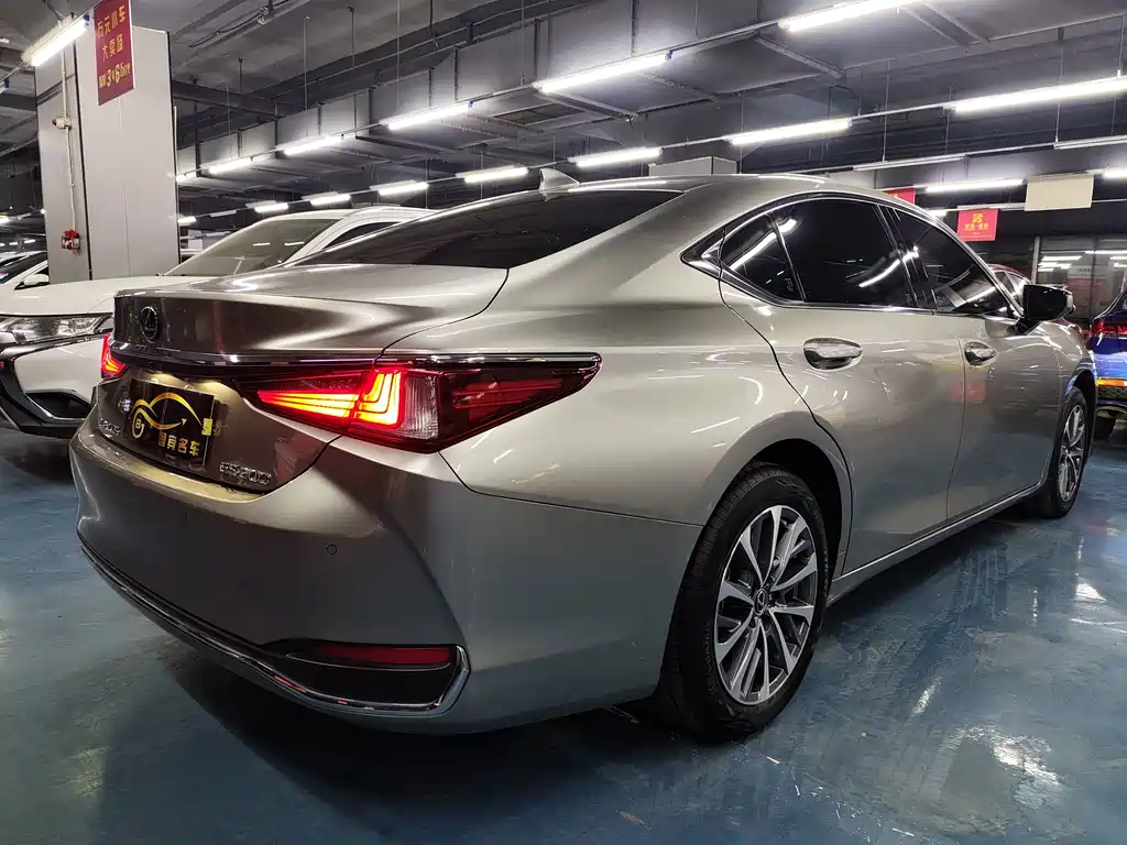 Lexus ES — фото 4