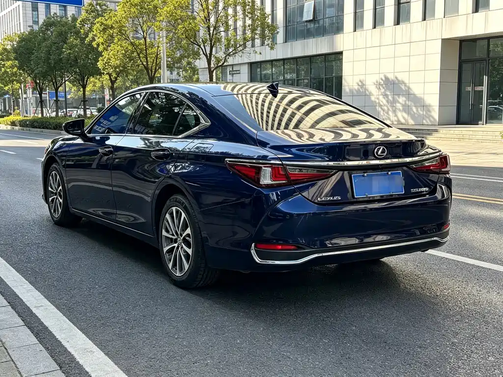 Lexus ES — фото 4