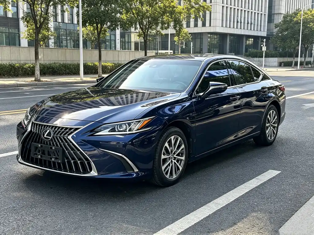 Lexus ES — фото 1