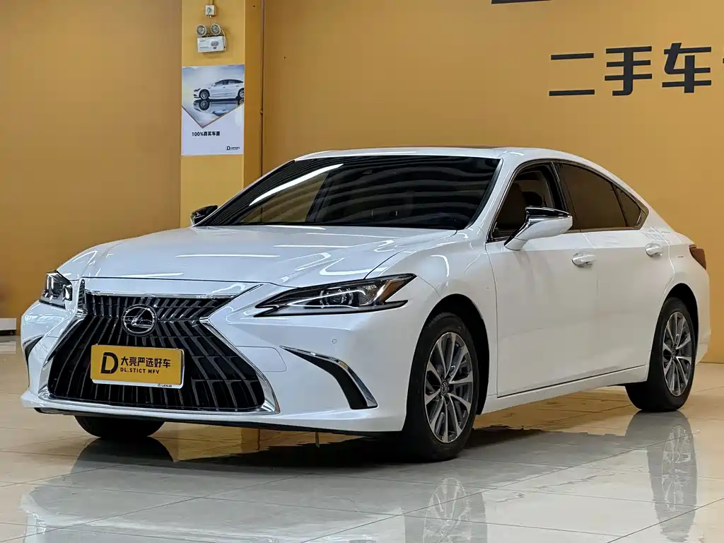 Lexus ES — фото 1