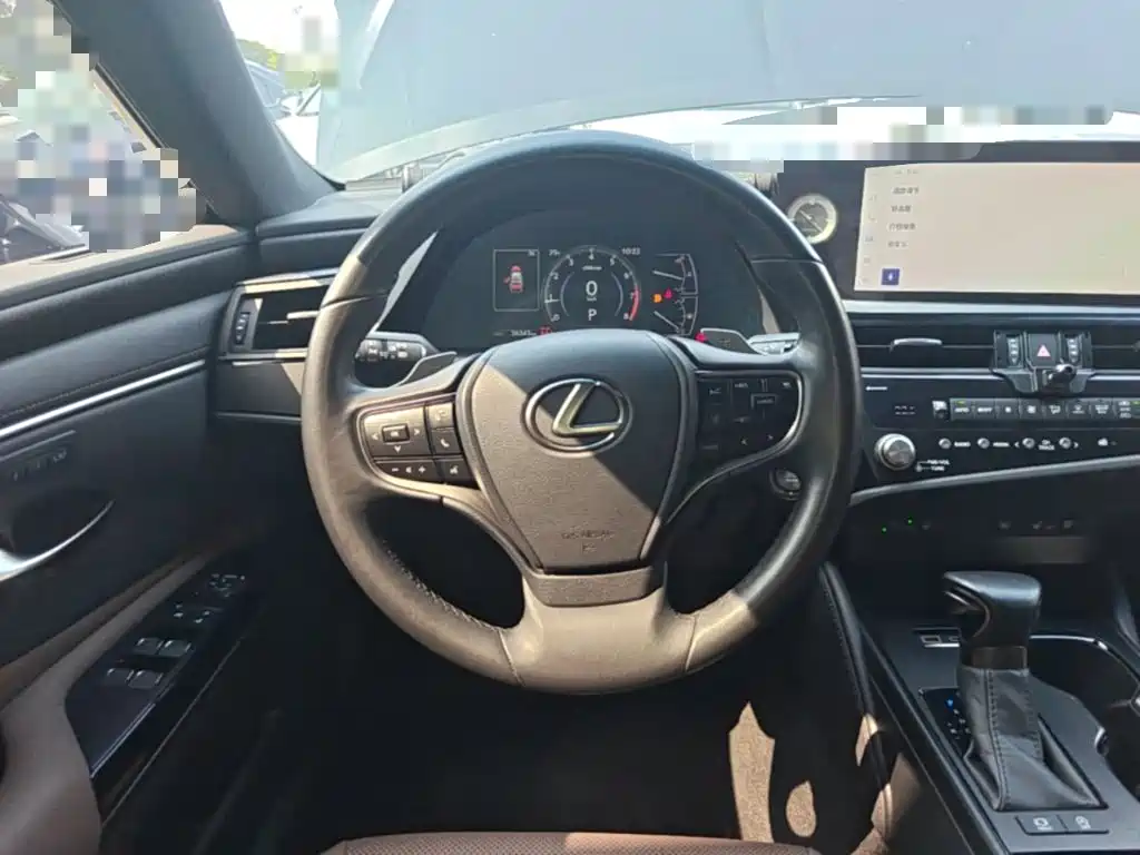 Lexus ES — фото 10