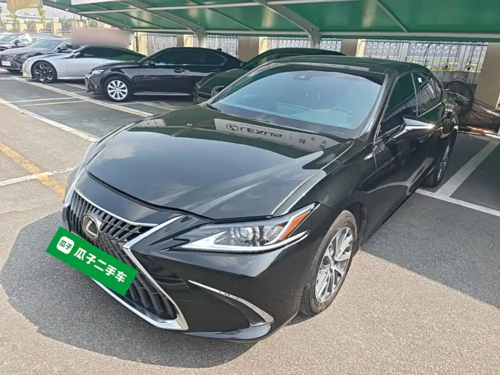 Lexus ES — фото 1