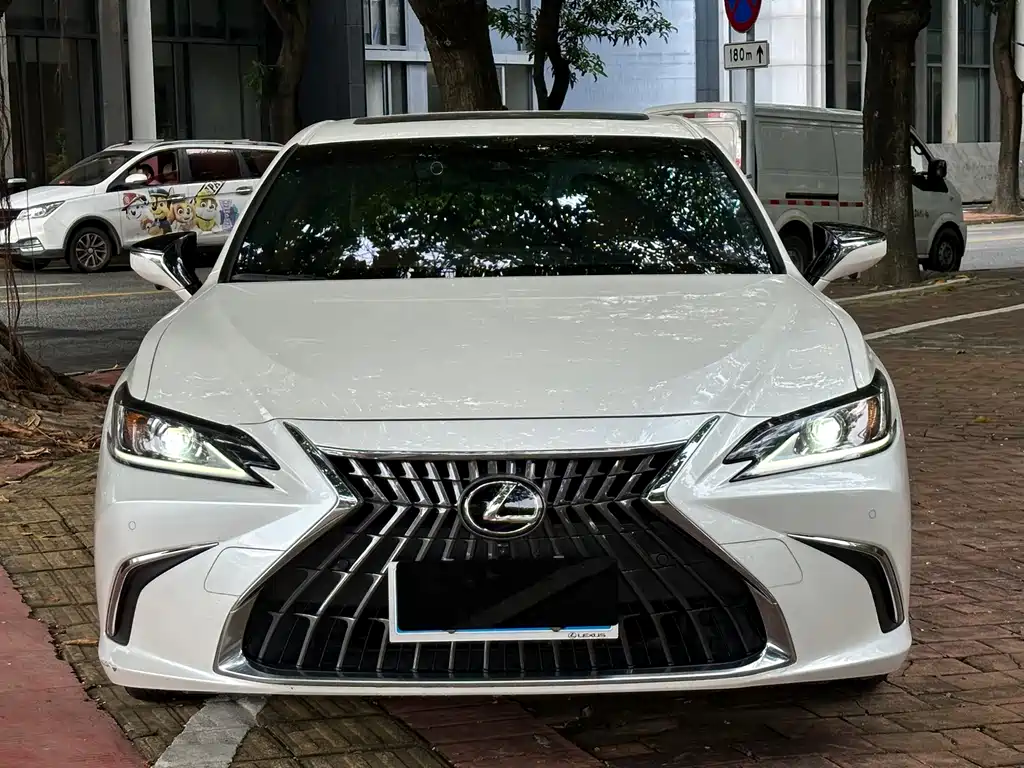 Lexus ES — фото 2