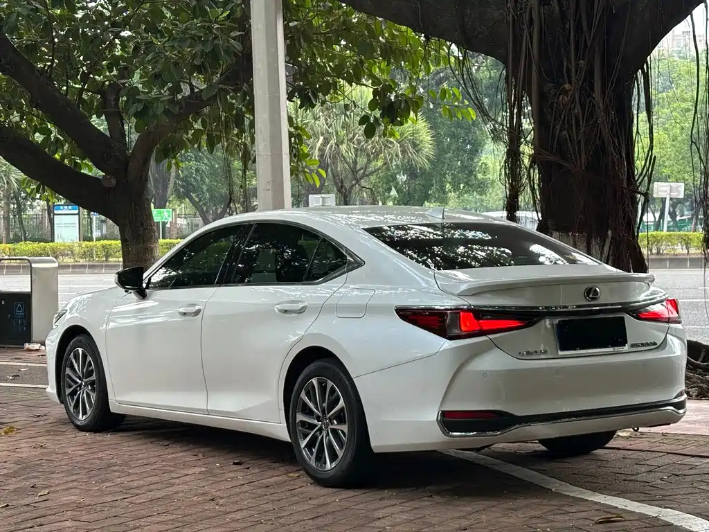 Lexus ES — фото 4