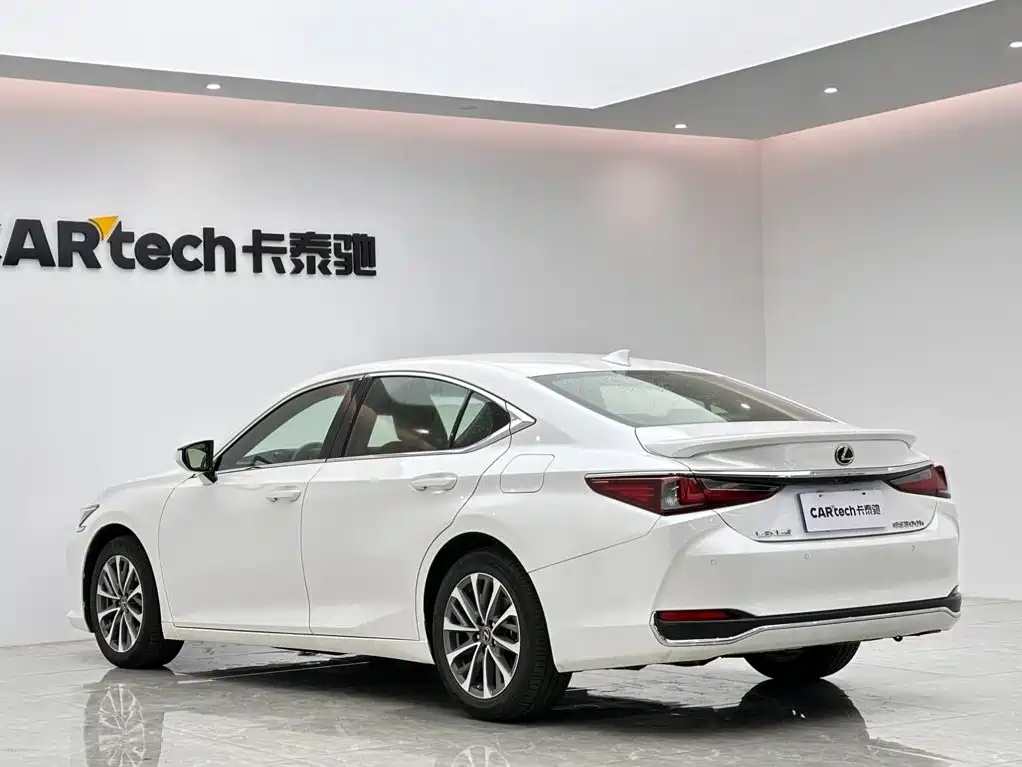 Lexus ES — фото 3