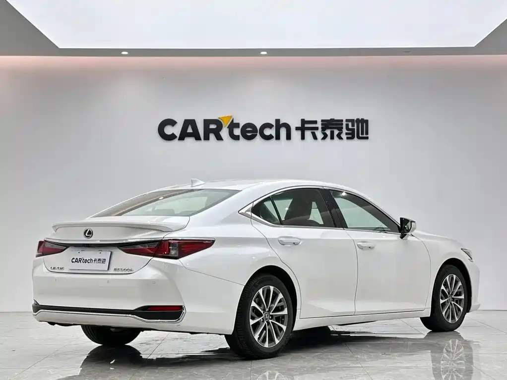 Lexus ES — фото 5