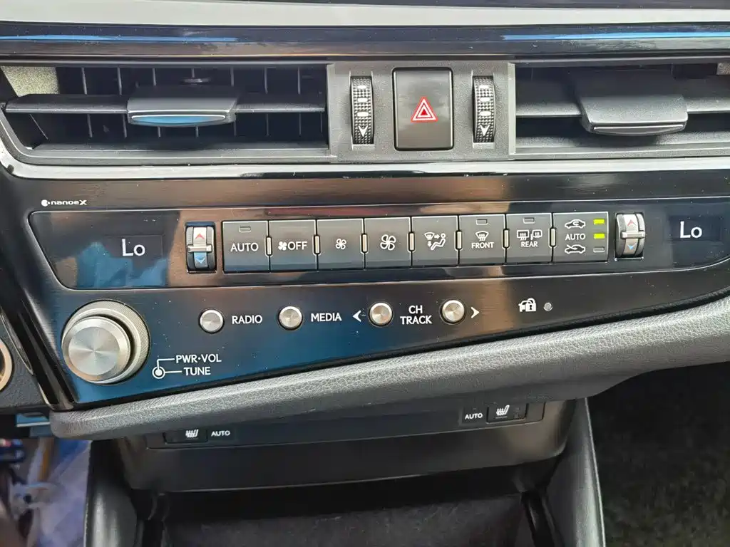 Lexus ES — фото 18