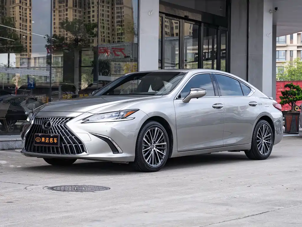 Lexus ES — фото 1