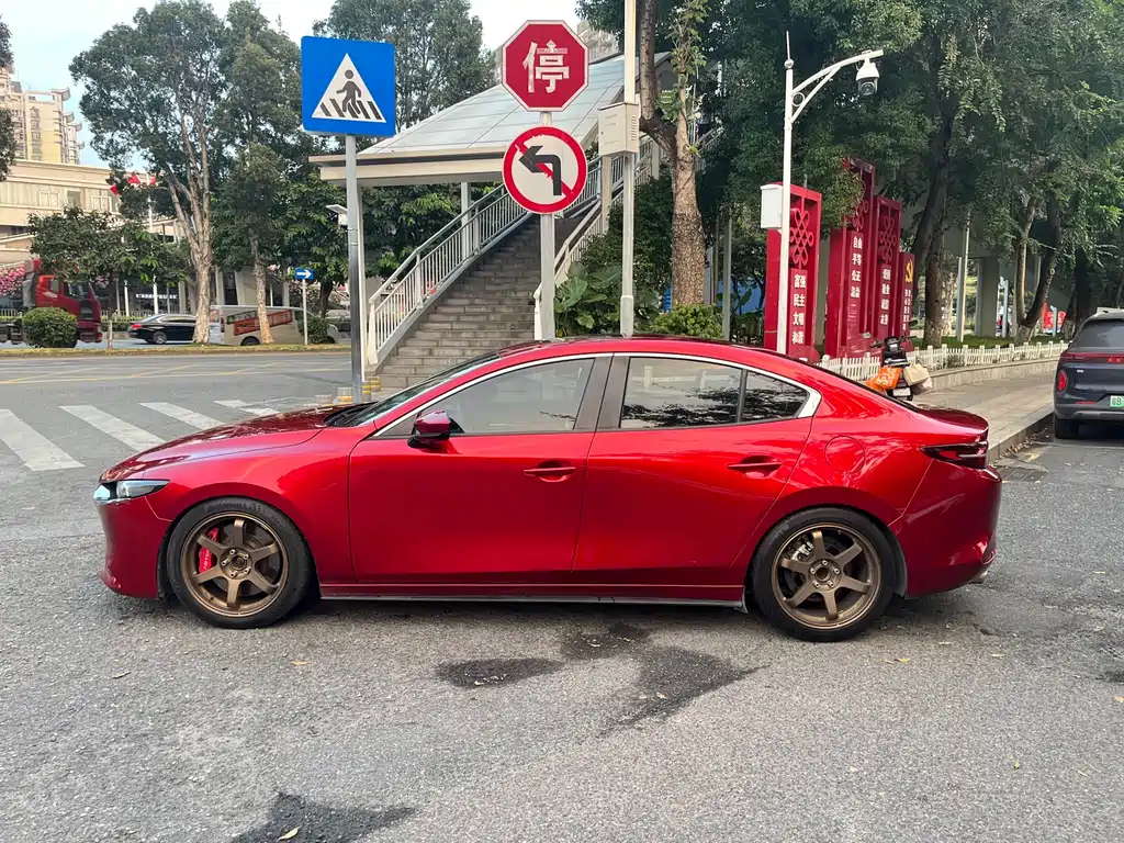 Mazda 3 Axela — фото 10