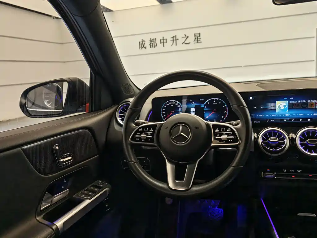Mercedes-Benz GLB — фото 11