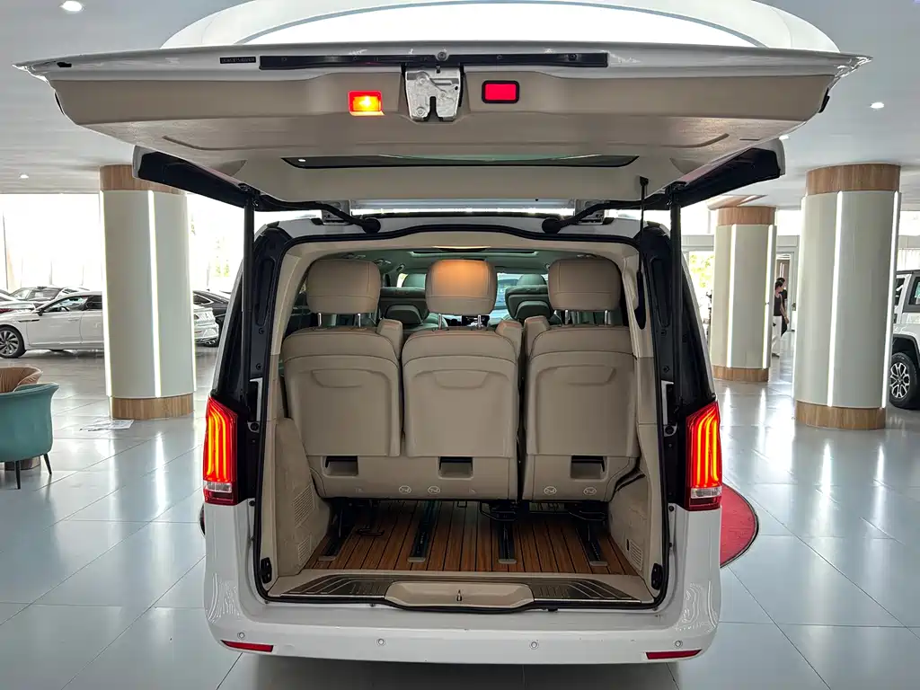 Mercedes-Benz V-Class — фото 10