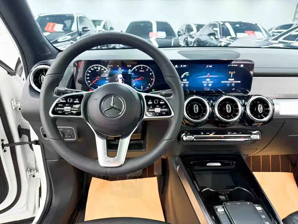 Mercedes-Benz GLB — фото 16
