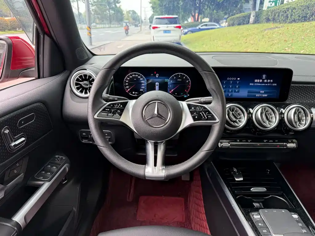 Mercedes-Benz GLB — фото 14