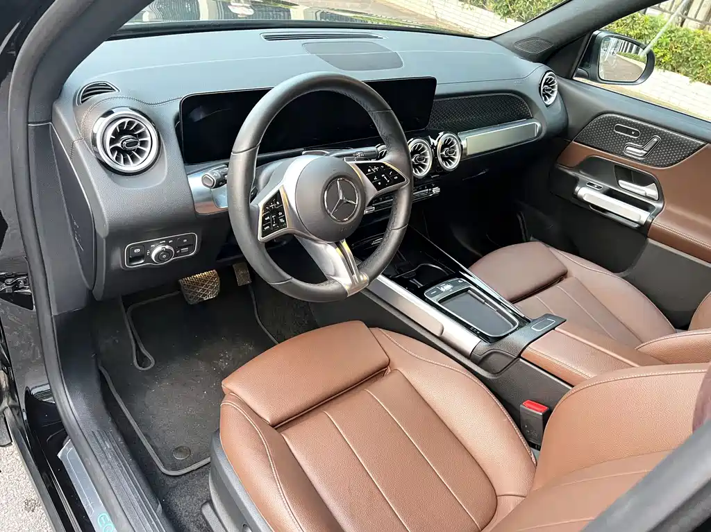 Mercedes-Benz EQB — фото 10
