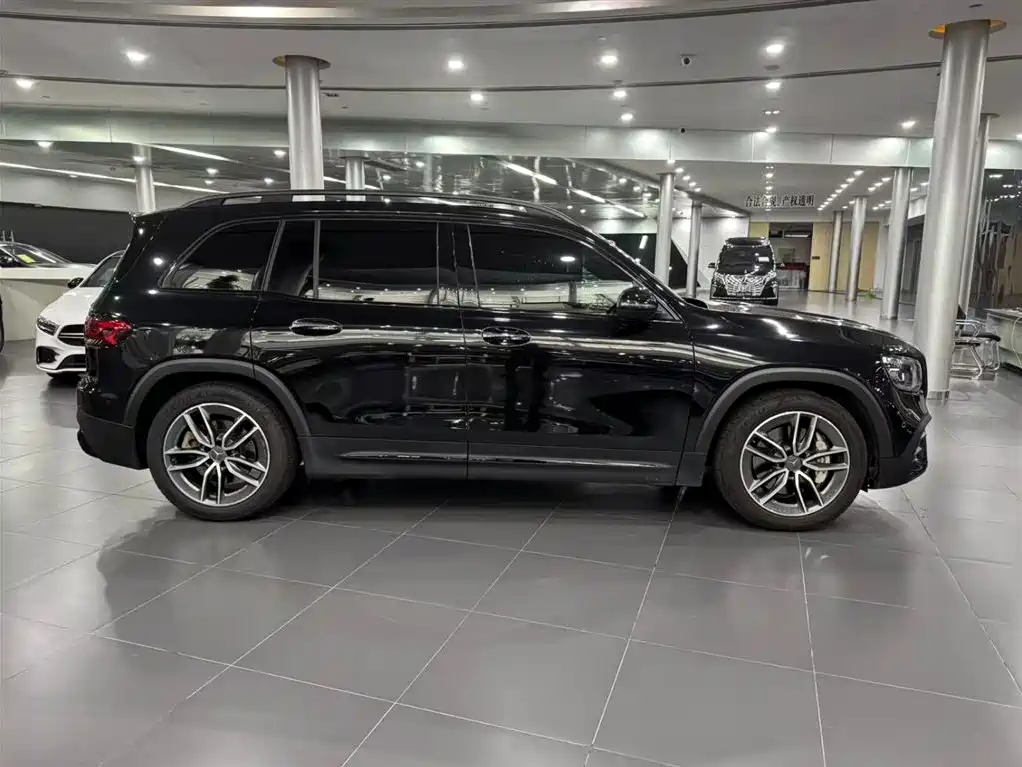 Mercedes-Benz GLB AMG — фото 6