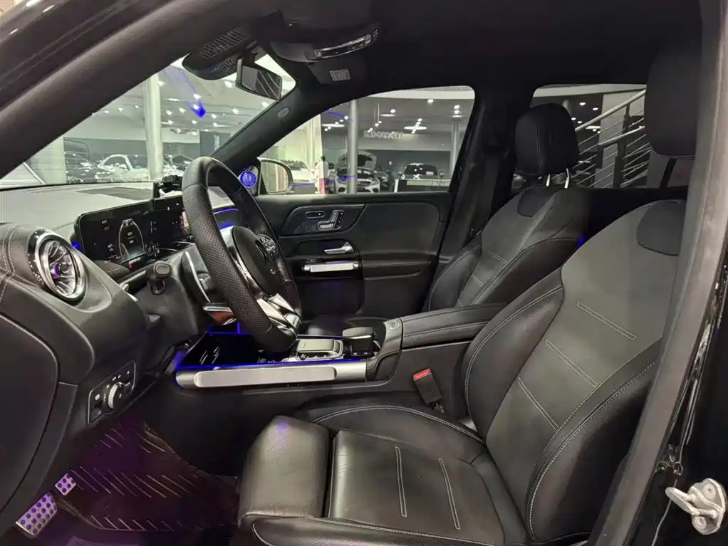 Mercedes-Benz GLB AMG — фото 10