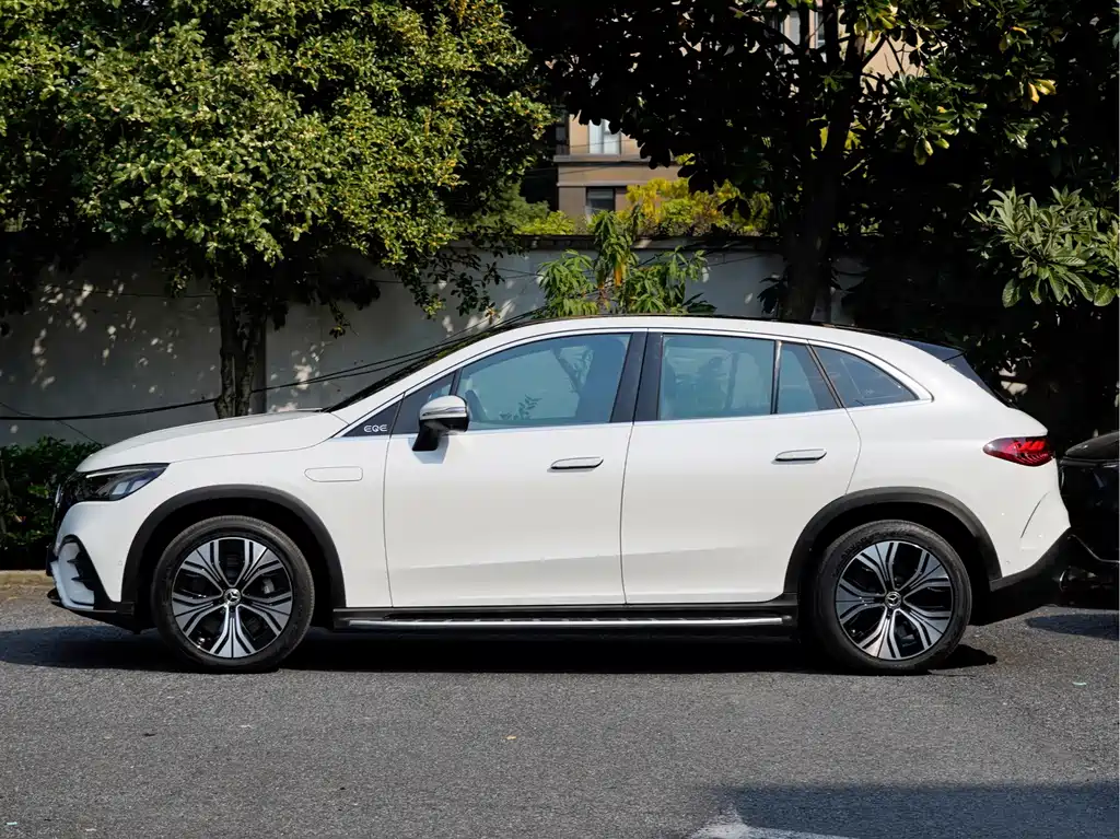 Mercedes-Benz EQE SUV — фото 3