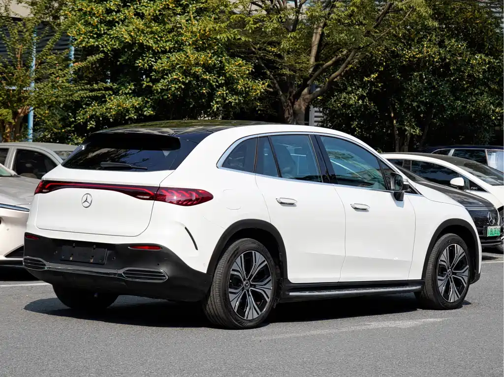Mercedes-Benz EQE SUV — фото 4