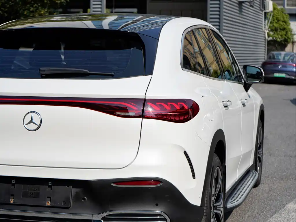 Mercedes-Benz EQE SUV — фото 6