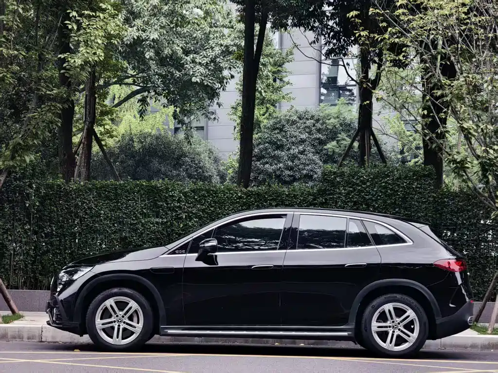 Mercedes-Benz EQE SUV — фото 3